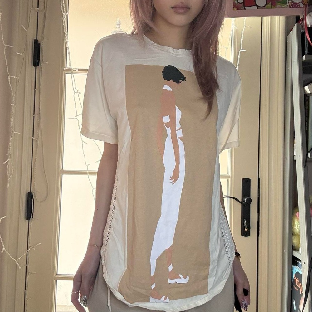 Size Small Off-white Fashion Graphic Cotton Tee w/ Crochet Lace Detail